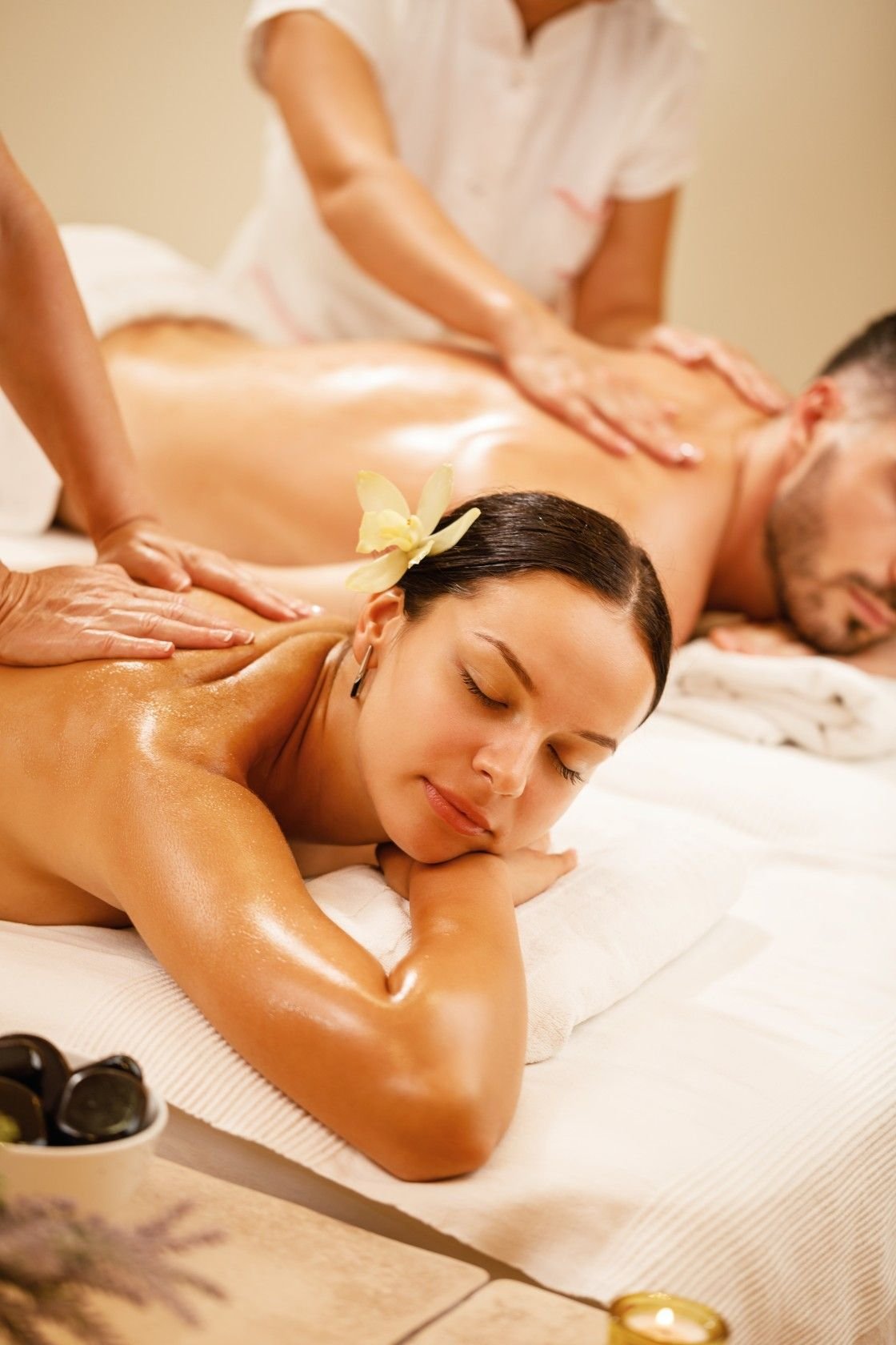 Swedish full body massage at a professional spa in Akola, Maharashtra